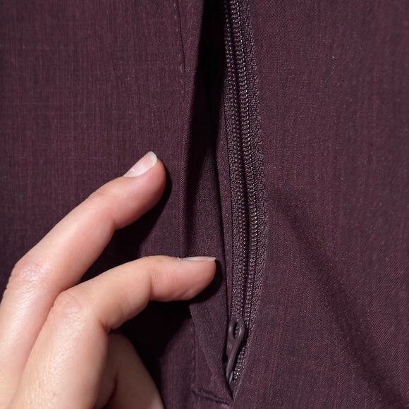 Maroon Kirkland Signature Rain Jacket size small - Picture 7 of 8